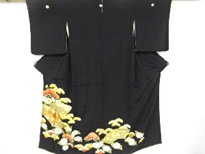 アンティーク　地紙に松菊・青海波模様刺繍留袖(比翼付き)